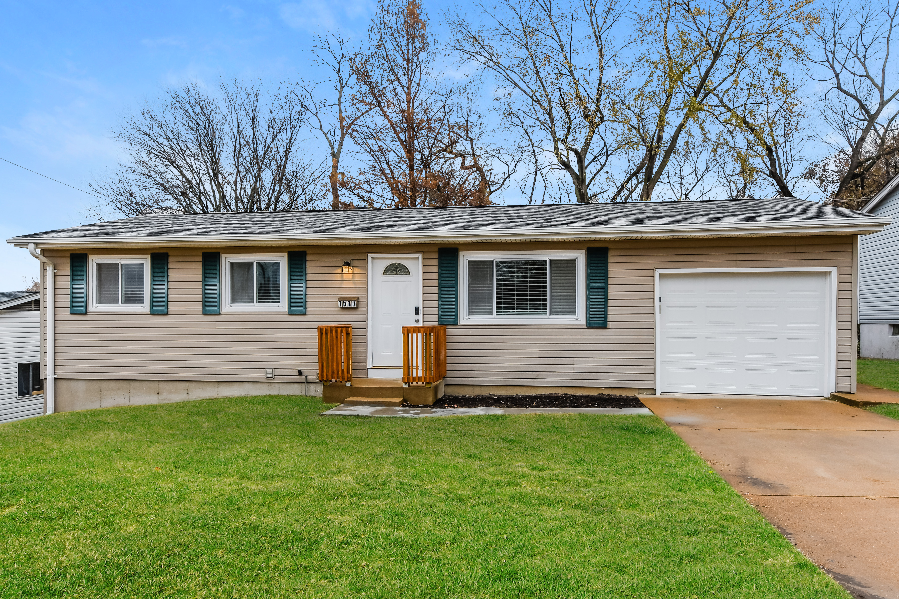 1517 VILLE ROSA LN HAZELWOOD, MO 63042